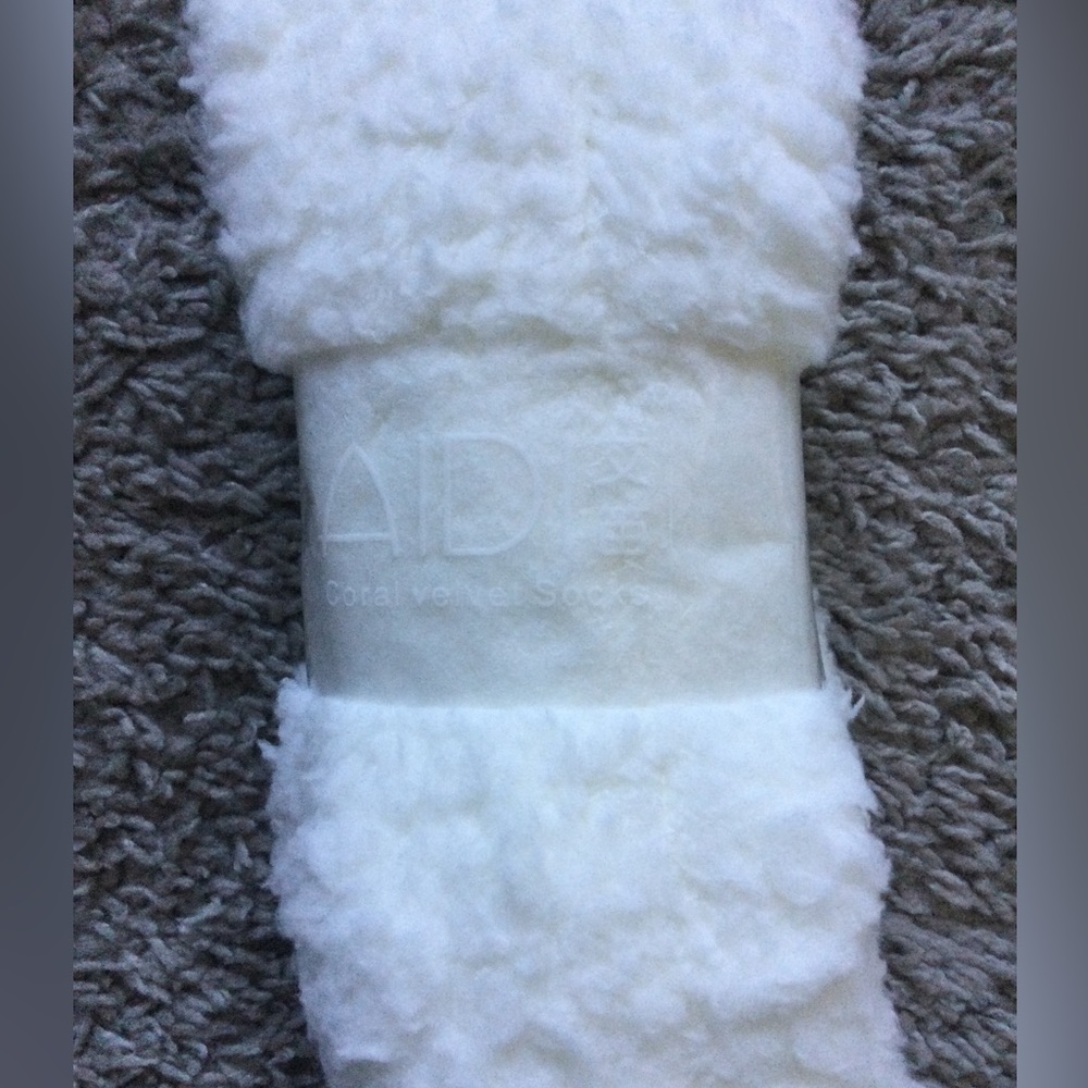 AIDI Coral Velvet Socks - Picture 7 of 8